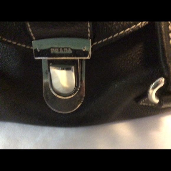 Prada purse - Picture 2 of 4